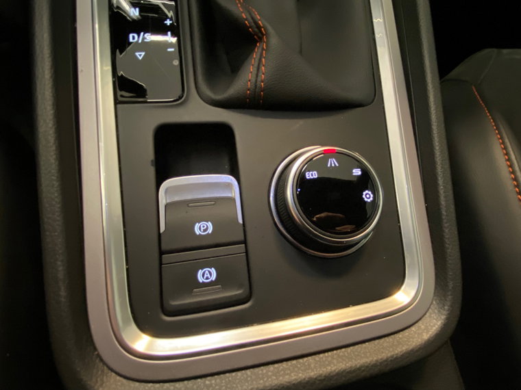 Vehicle Image 24