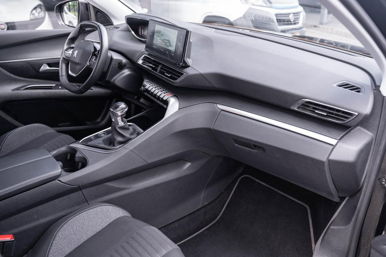 Vehicle Image 33