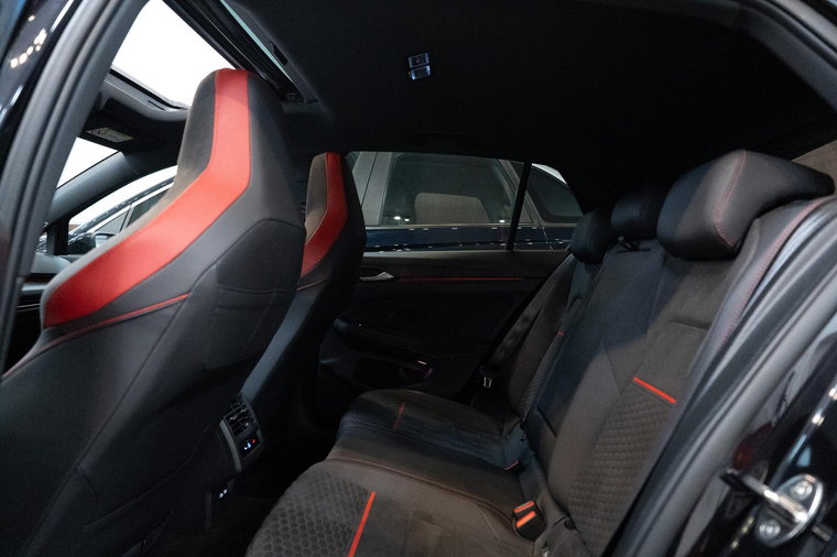 Vehicle Image 25