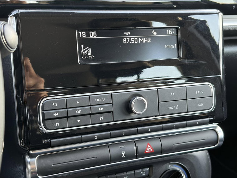 Vehicle Image 17