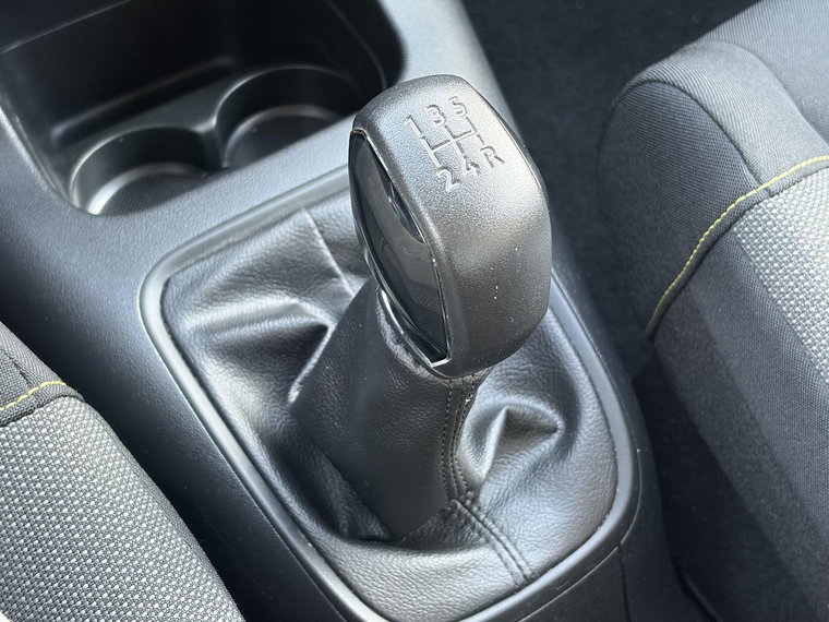 Vehicle Image 25