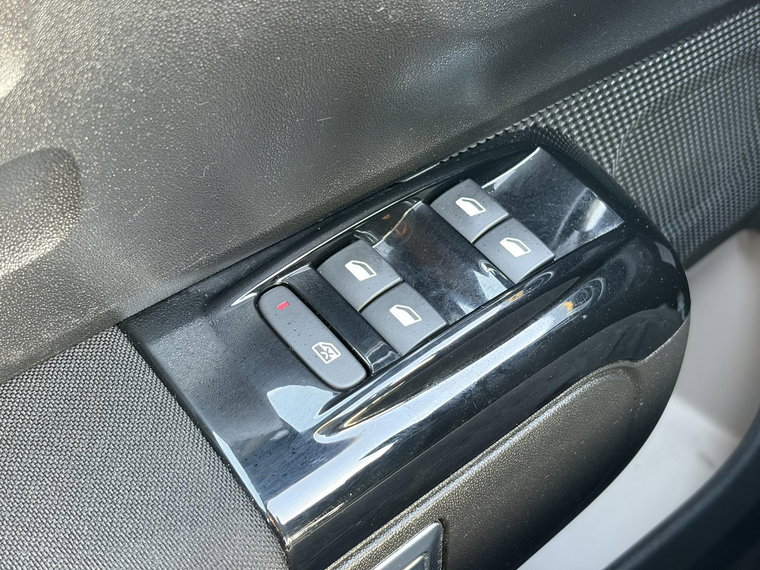 Vehicle Image 26