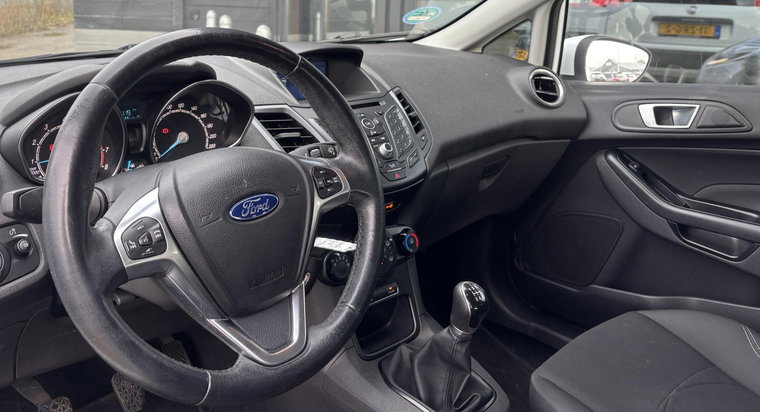 Vehicle Image 12