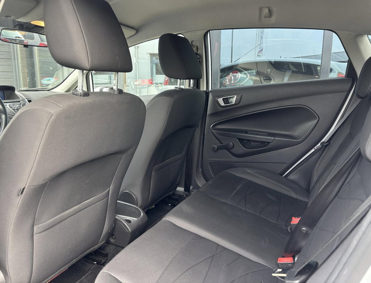 Vehicle Image 16