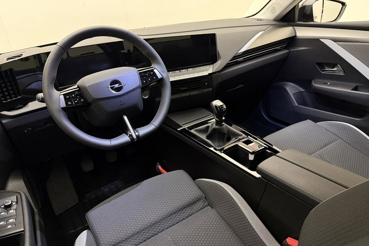 Vehicle Image 16