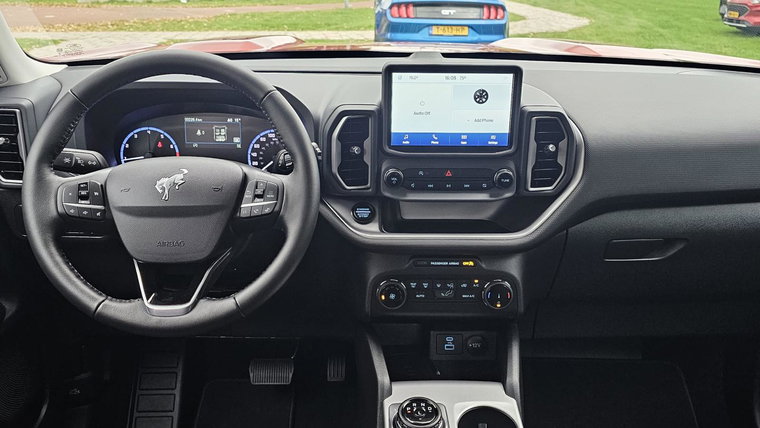 Vehicle Image 19