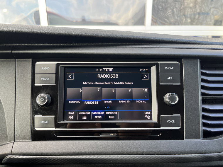 Vehicle Image 32