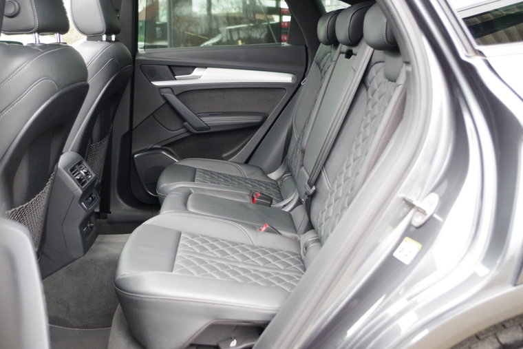 Vehicle Image 19