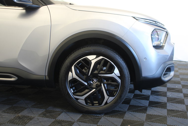 Vehicle Image 10