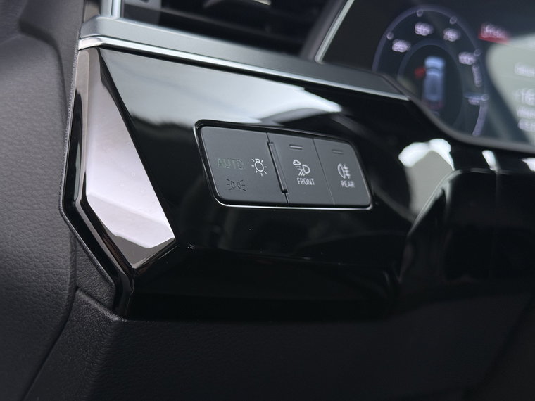 Vehicle Image 33