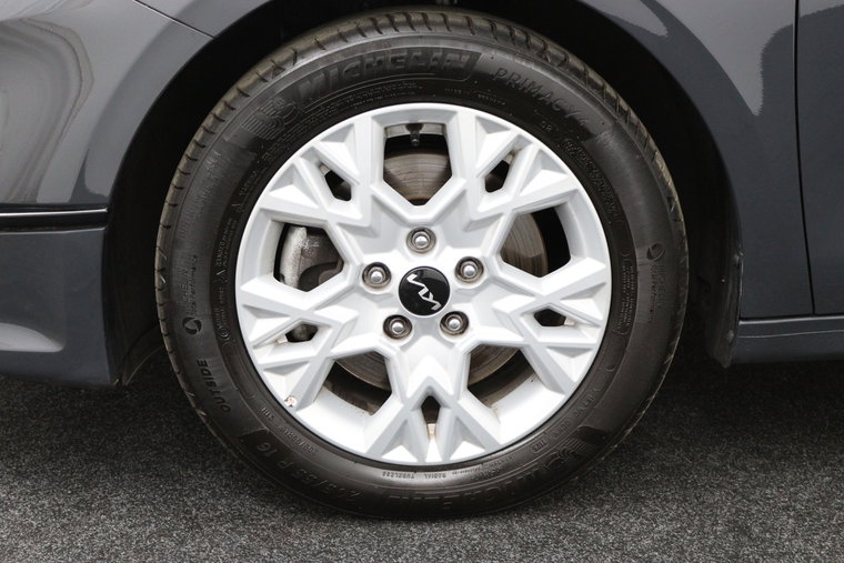 Vehicle Image 16