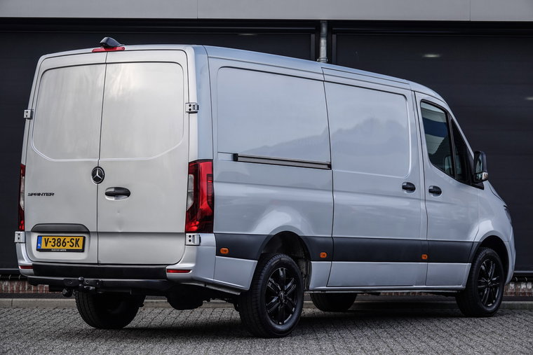 Vehicle Image 38