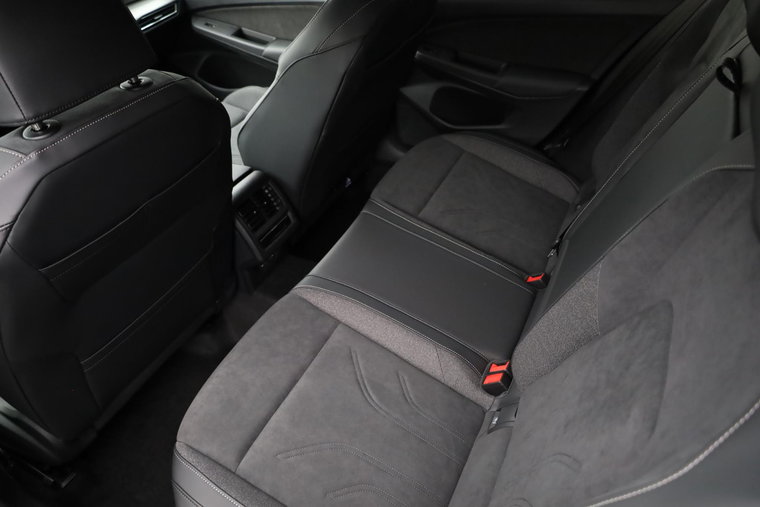 Vehicle Image 37