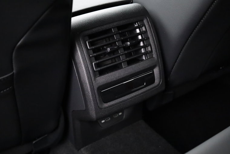 Vehicle Image 38