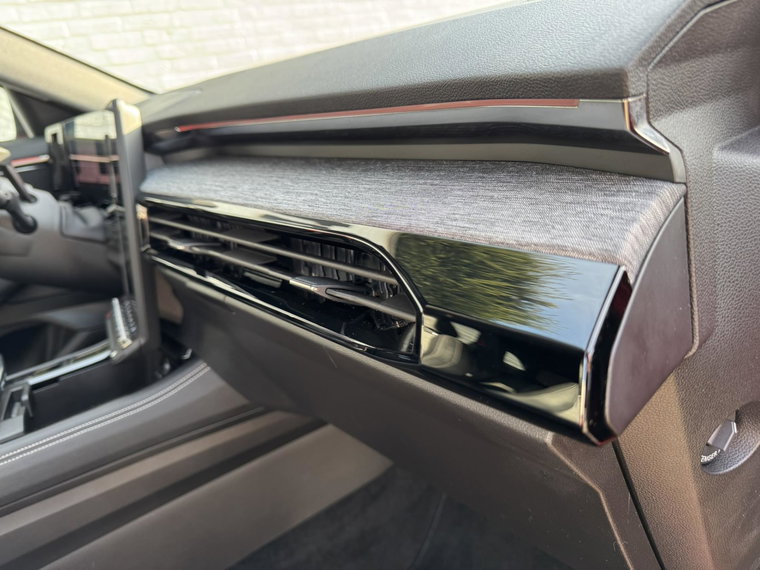Vehicle Image 38