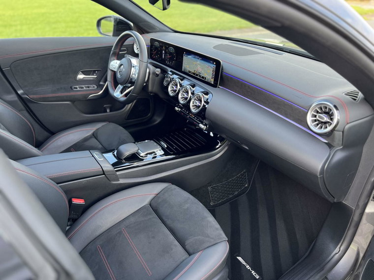 Vehicle Image 23