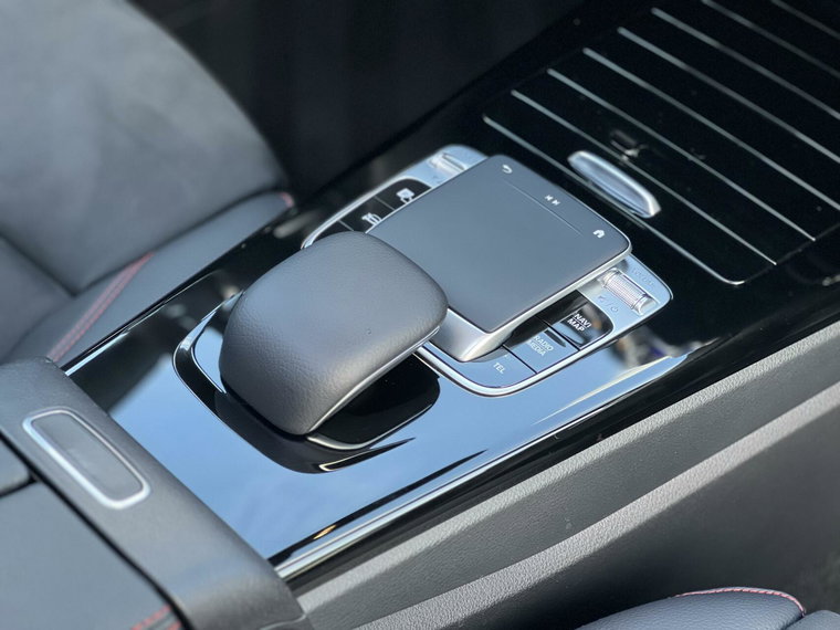 Vehicle Image 38
