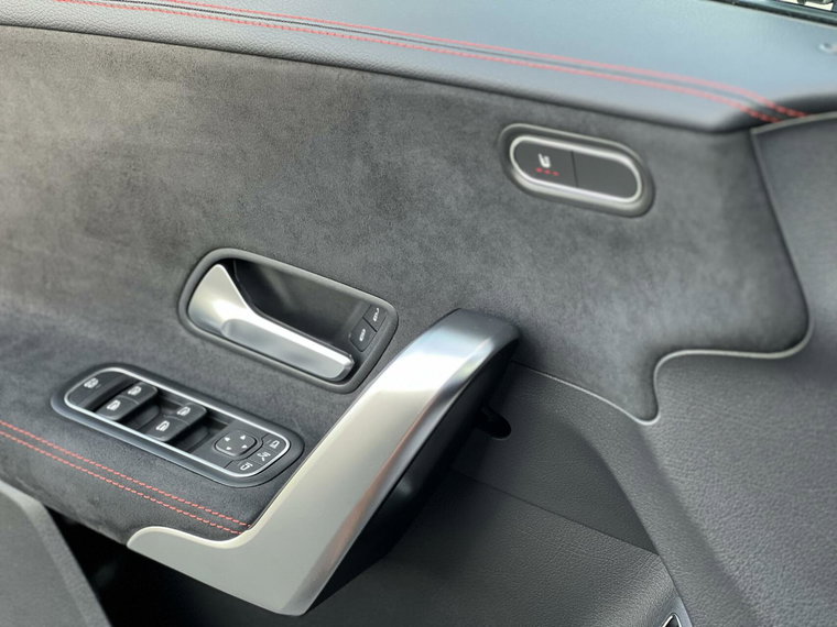 Vehicle Image 39