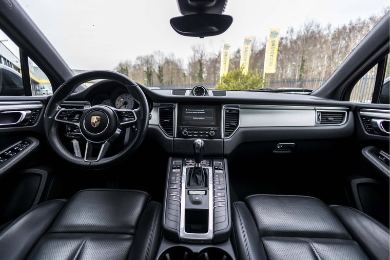 Vehicle Image 18