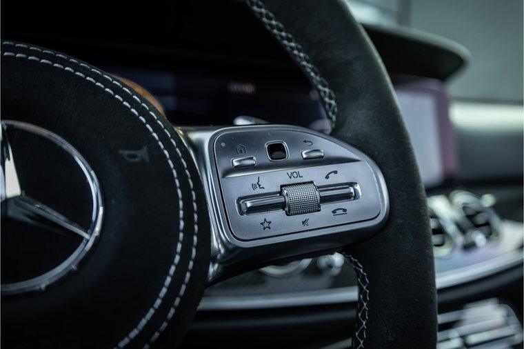 Vehicle Image 32