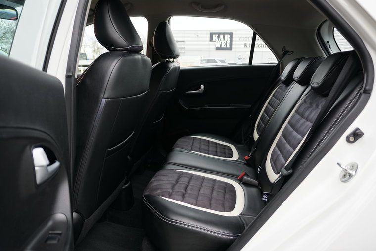 Vehicle Image 15