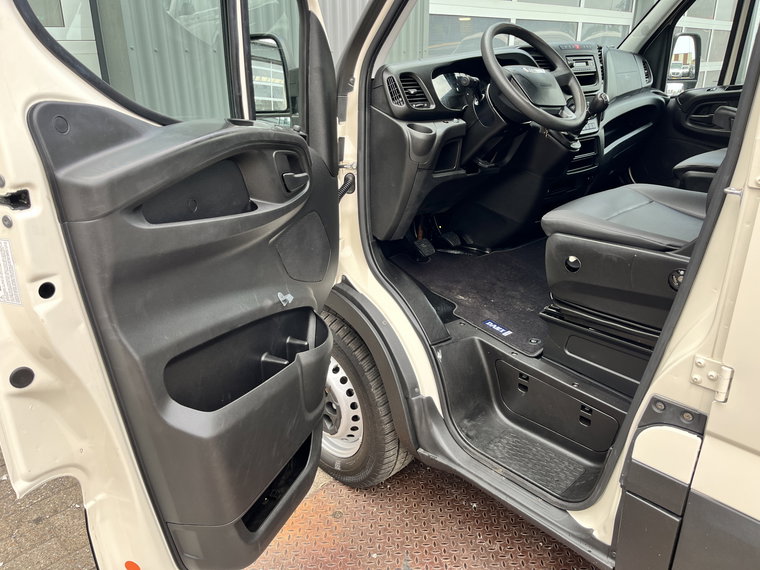 Vehicle Image 23
