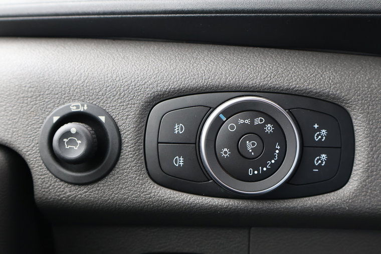 Vehicle Image 38
