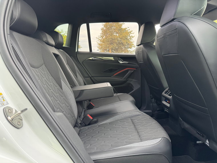 Vehicle Image 23