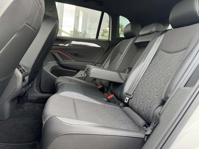 Vehicle Image 36