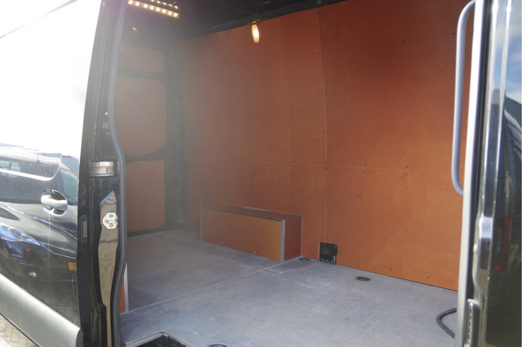 Vehicle Image 32