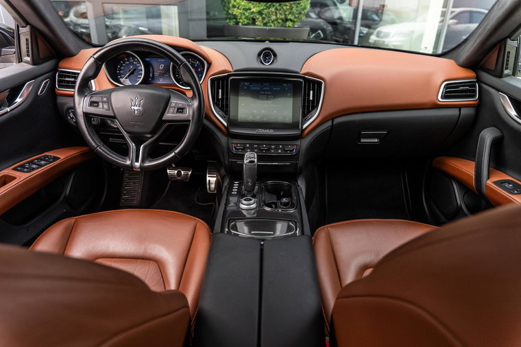 Vehicle Image 8