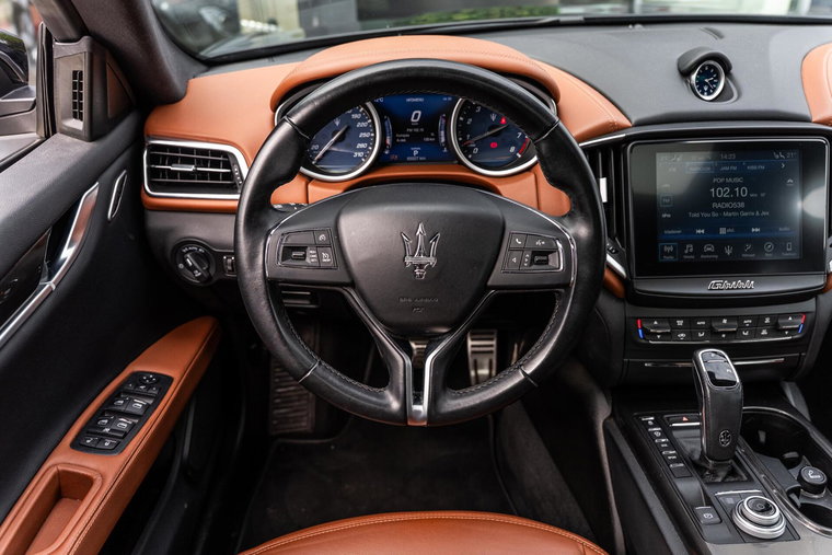 Vehicle Image 9