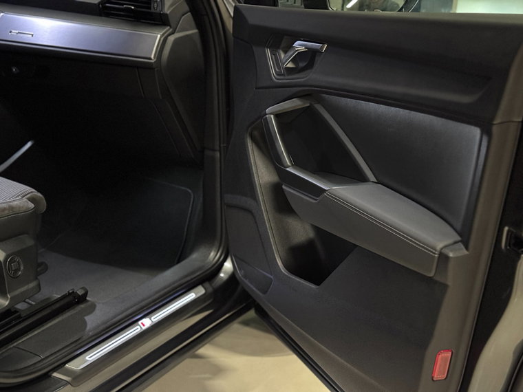 Vehicle Image 35