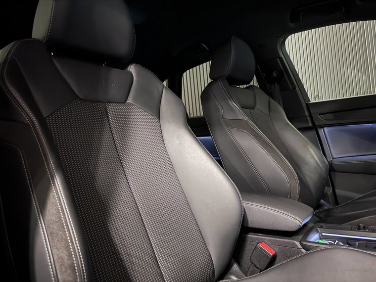 Vehicle Image 38