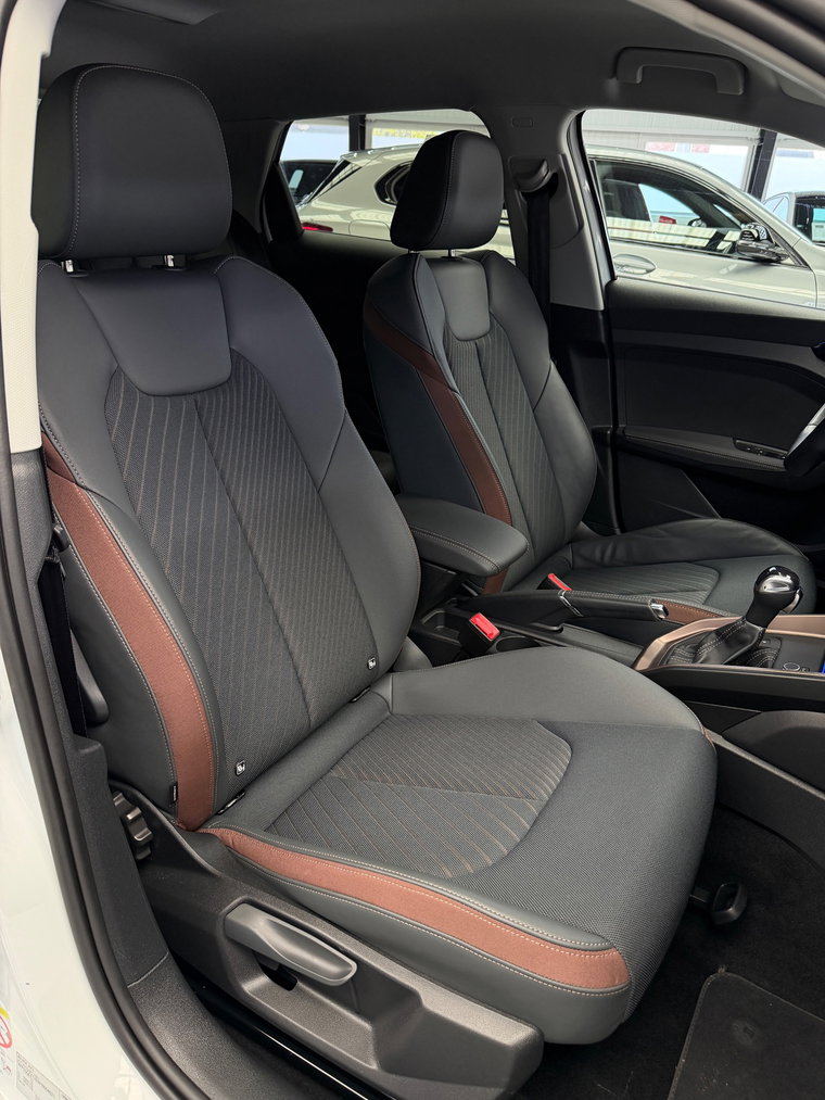 Vehicle Image 35