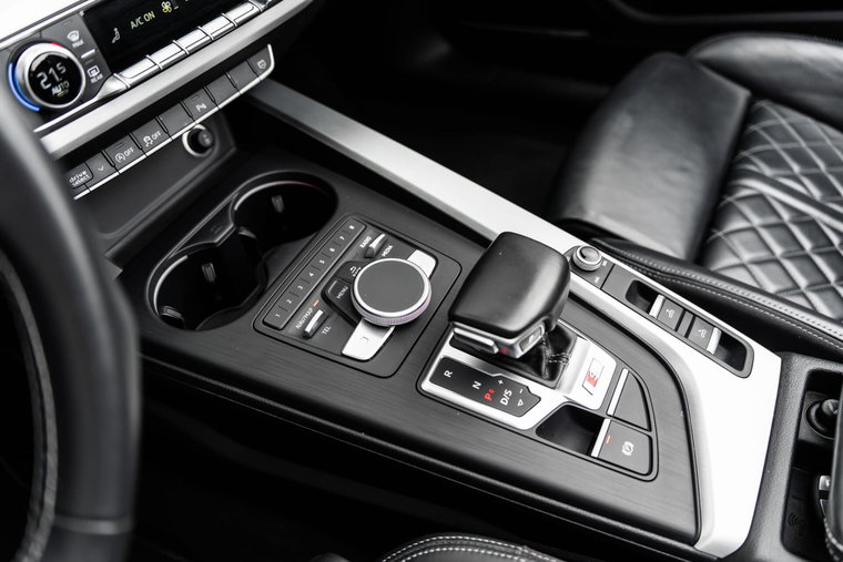 Vehicle Image 32
