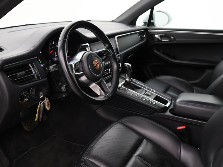 Vehicle Image 32