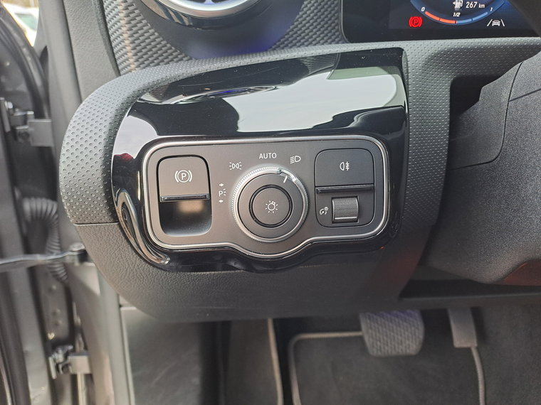 Vehicle Image 27