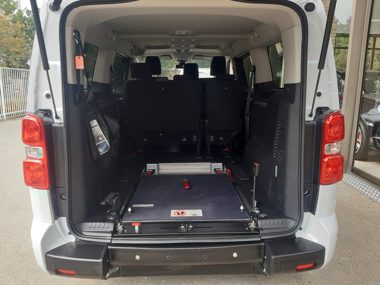 Vehicle Image 9