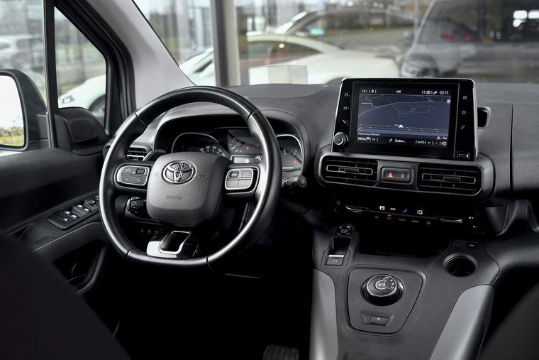 Vehicle Image 9