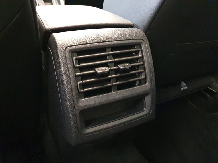 Vehicle Image 28