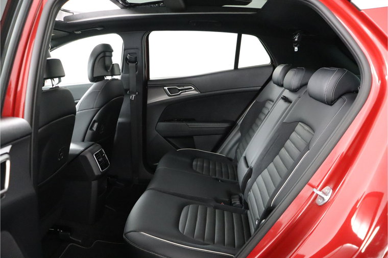 Vehicle Image 32