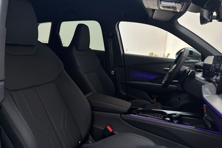 Vehicle Image 16