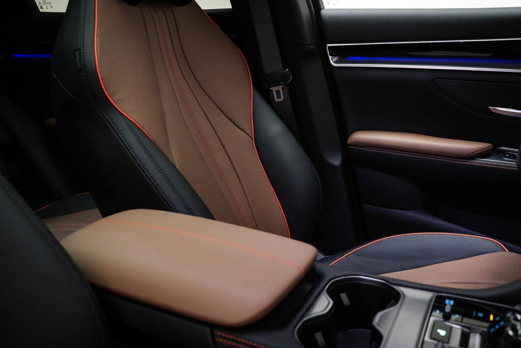 Vehicle Image 10