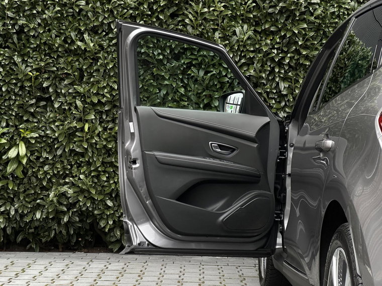 Vehicle Image 35