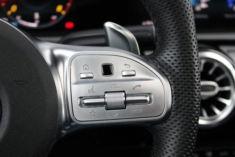 Vehicle Image 32