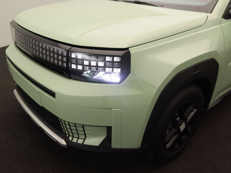 Vehicle Image 16