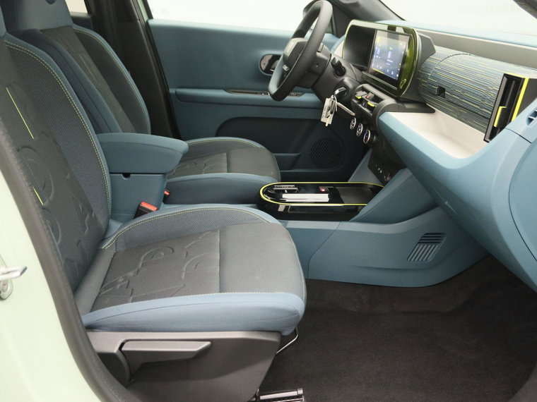 Vehicle Image 24