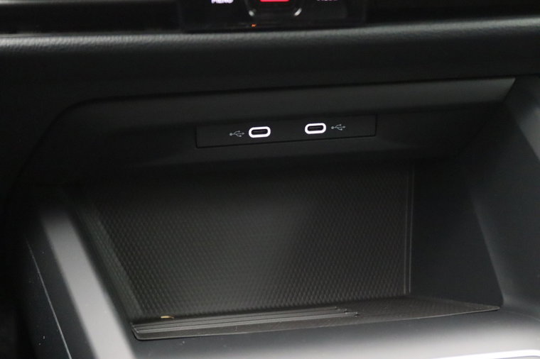 Vehicle Image 28