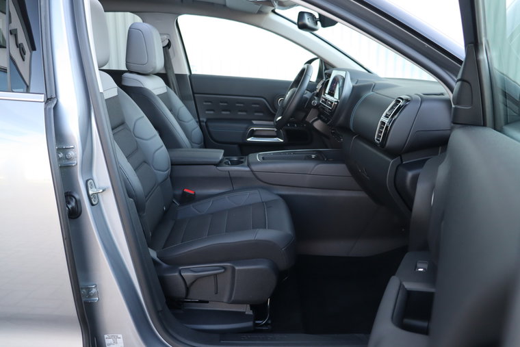 Vehicle Image 12